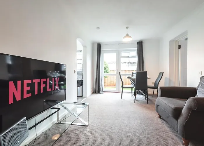 Best Price - Fantastic 2Bed 2Bath City Centre Apartment! 1 Double Bed, 3 Singles Or Kingsize, Sofabed, Smart Tvs, Free Parking