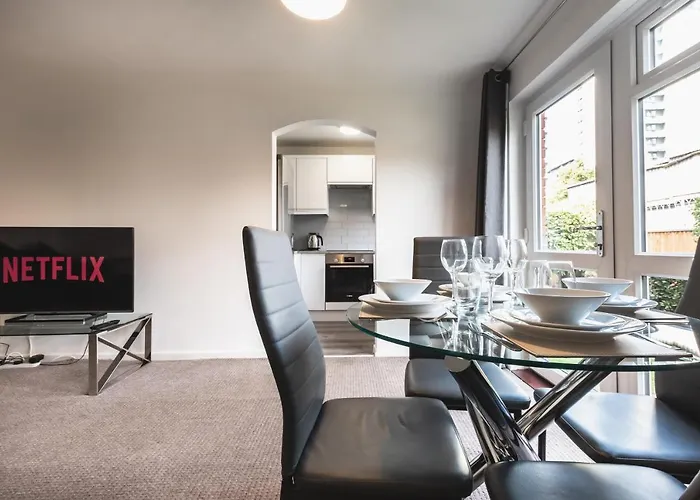 Best Price - Fantastic 2Bed 2Bath City Centre Apartment! 1 Double Bed, 3 Singles Or Kingsize, Sofabed, Smart Tvs, Free Parking