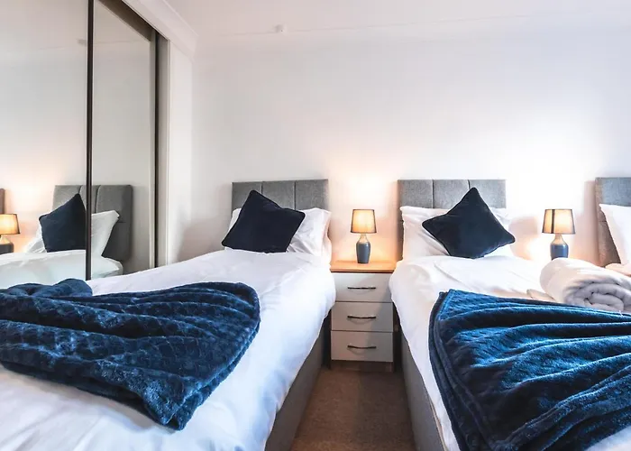 Best Price - Fantastic 2Bed 2Bath City Centre Apartment! 1 Double Bed, 3 Singles Or Kingsize, Sofabed, Smart Tvs, Free Parking