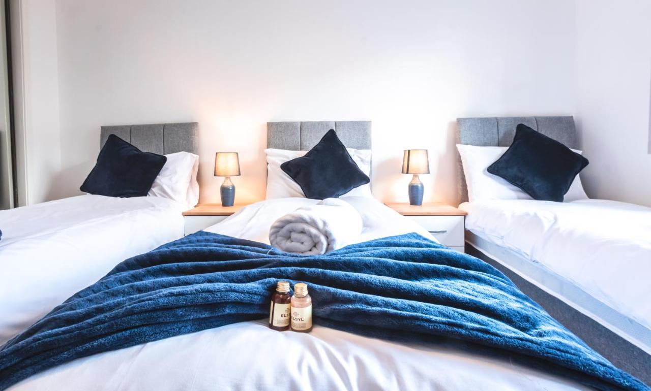 Centre Comfort: Spacious 2-bed With Free Parking Apartment